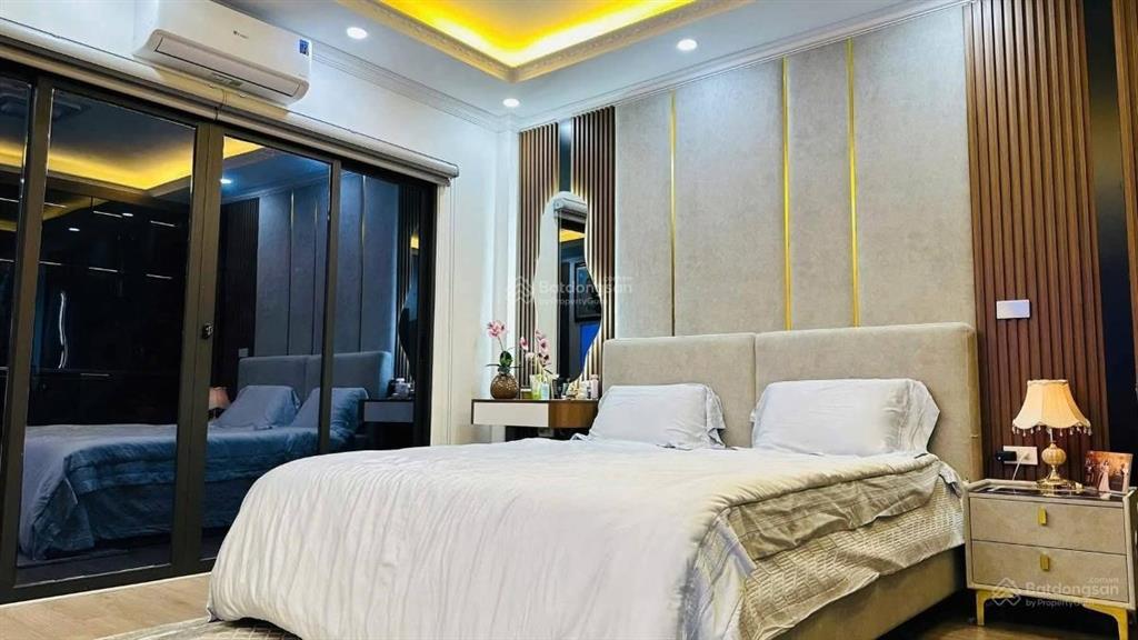 Nhỉnh 7 tỷ! bán nhà đẹp 35m2, 6 tầng thang máy, sát phố  ô tô  kinh doanh  phố phạm văn đồng.