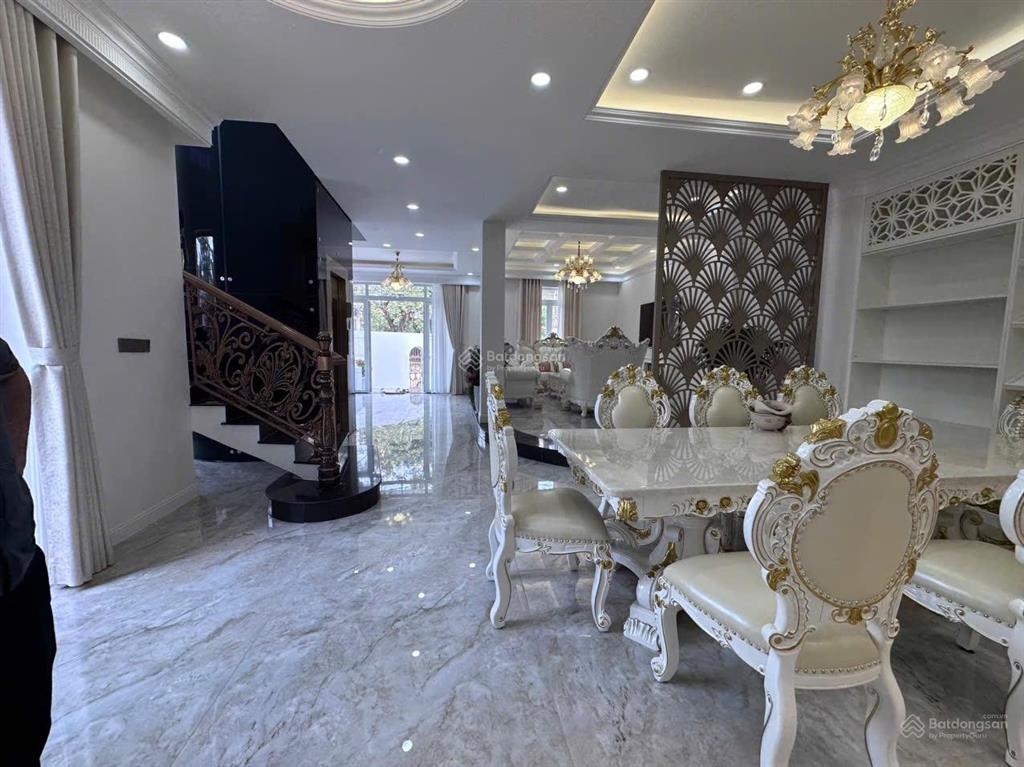 Biệt thự góc 2 mặt tiền kdc tên lửa thiết kế hiện đại đối diện cv. thang máy, gara xe  53.5 tỷ