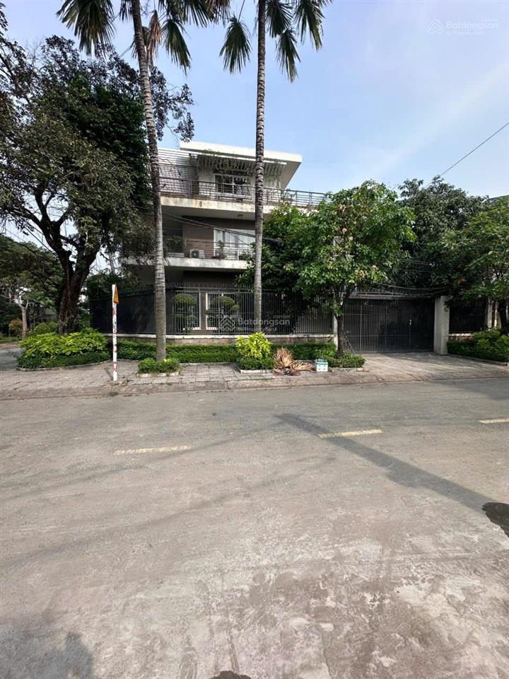 Biệt thự góc 2 mặt tiền kdc tên lửa thiết kế hiện đại đối diện cv. thang máy, gara xe  53.5 tỷ