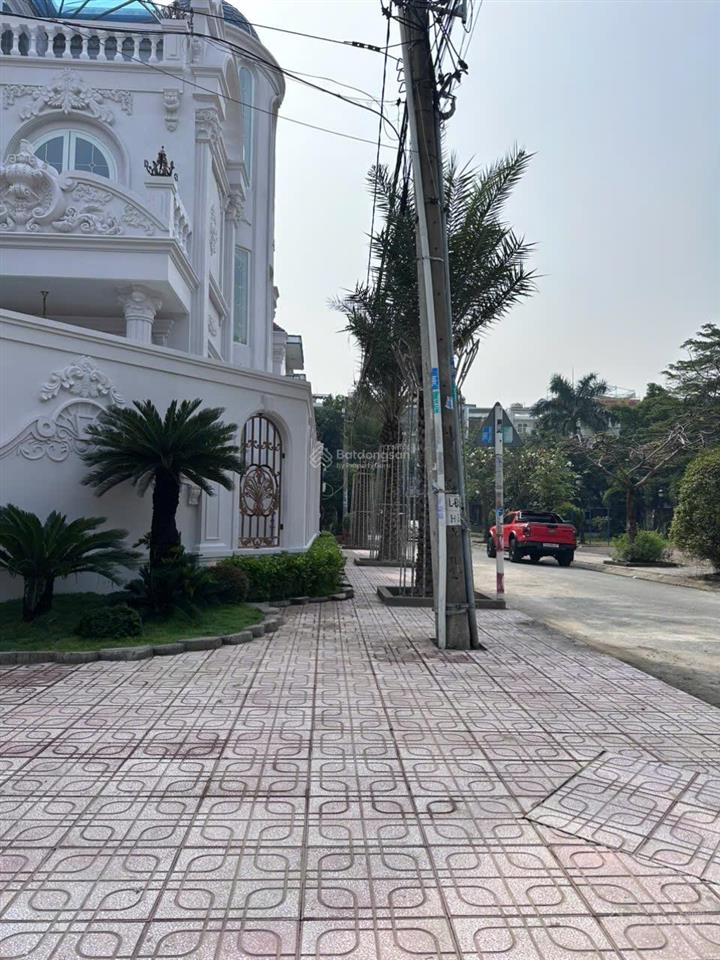 Biệt thự góc 2 mặt tiền kdc tên lửa thiết kế hiện đại đối diện cv. thang máy, gara xe  53.5 tỷ