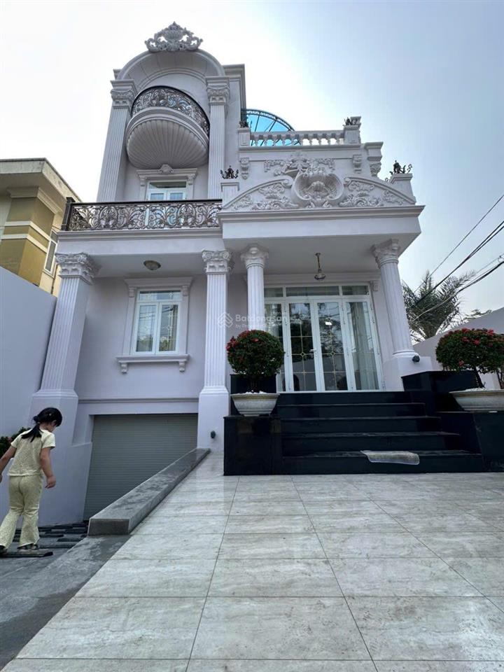 Biệt thự góc 2 mặt tiền kdc tên lửa thiết kế hiện đại đối diện cv. thang máy, gara xe  53.5 tỷ