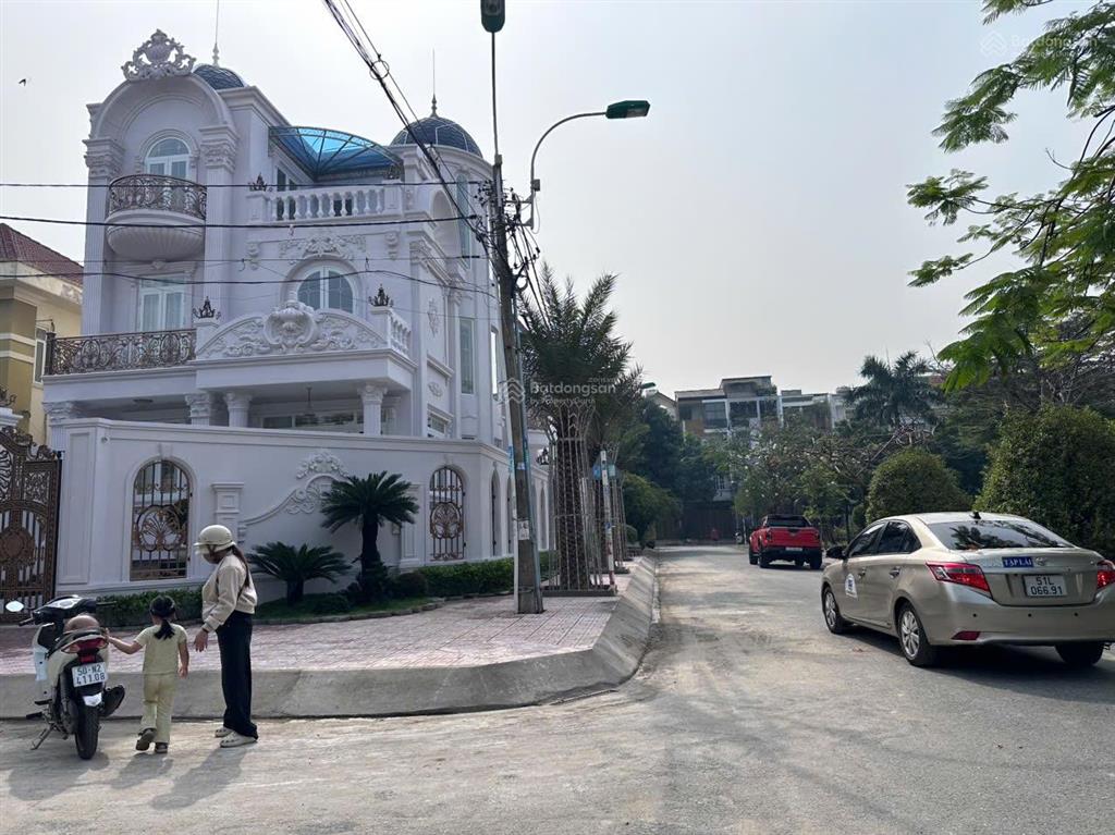 Biệt thự góc 2 mặt tiền kdc tên lửa thiết kế hiện đại đối diện cv. thang máy, gara xe  53.5 tỷ