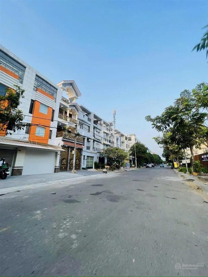 Biệt thự phố mtkd khu ao sen tên lửa 200m2  hầm 5 tầng có thang máy giá 33 tỷ (12pn  14wc)