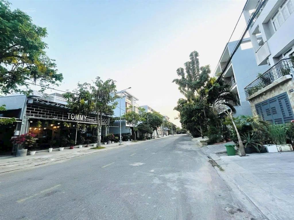 Biệt thự phố mtkd khu ao sen tên lửa 200m2  hầm 5 tầng có thang máy giá 33 tỷ (12pn  14wc)