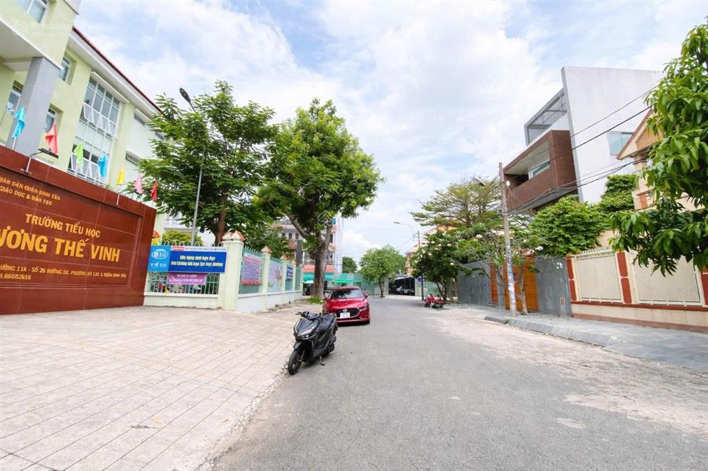 Biệt thự mới đường 11a trung tâm kdc tên lửa 3 tầng 8x21 cạnh aeon mall bình tân giá chỉ 23.8 tỷ tl