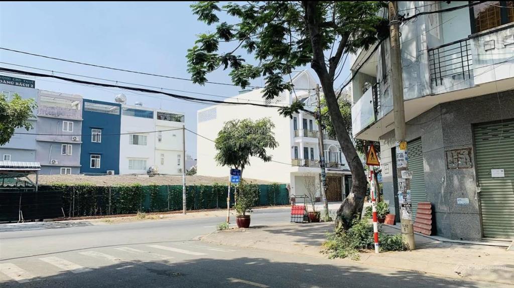 Nhà 4 tầng đối diện công viên khu ao sen tên lửa 5x20 có pn tầng trệt giá 14 tỷ 500 tl