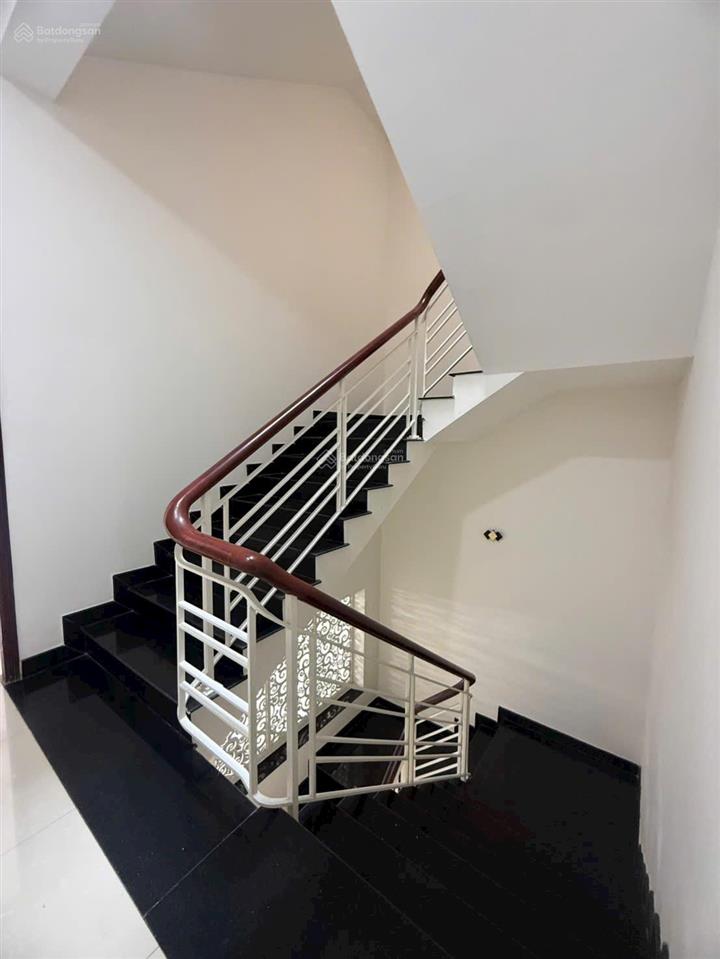 Nhà 4 tầng đối diện công viên khu ao sen tên lửa 5x20 có pn tầng trệt giá 14 tỷ 500 tl