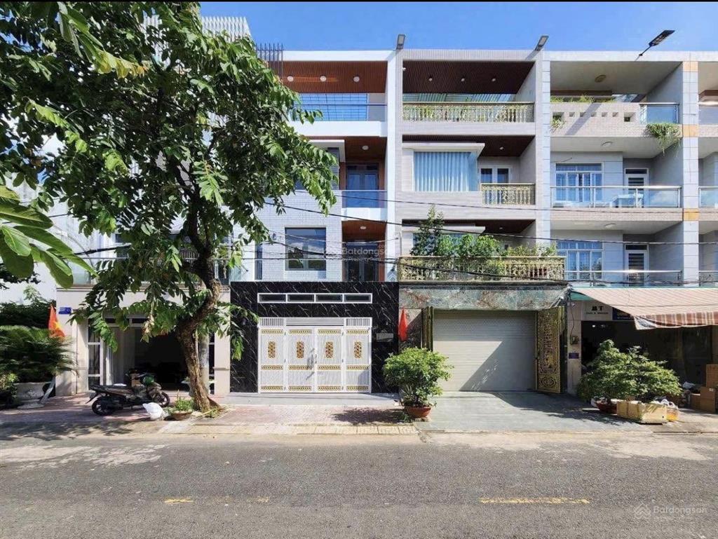 Nhà 4 tầng đối diện công viên khu ao sen tên lửa 5x20 có pn tầng trệt giá 14 tỷ 500 tl