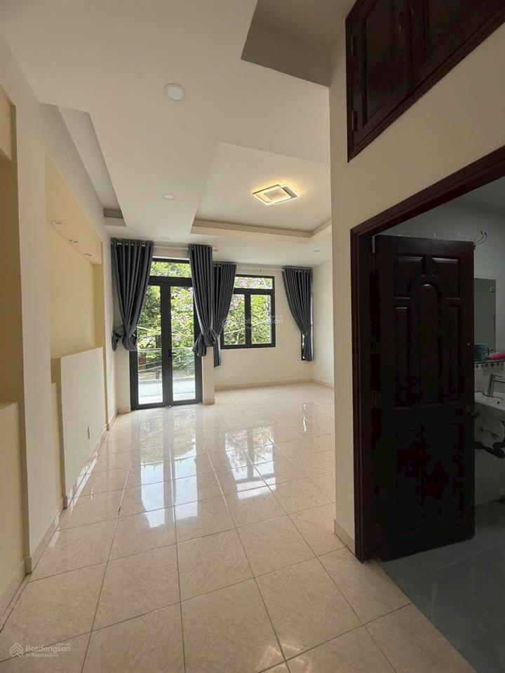 Nhà 4 tầng đối diện công viên khu ao sen tên lửa 5x20 có pn tầng trệt giá 14 tỷ 500 tl