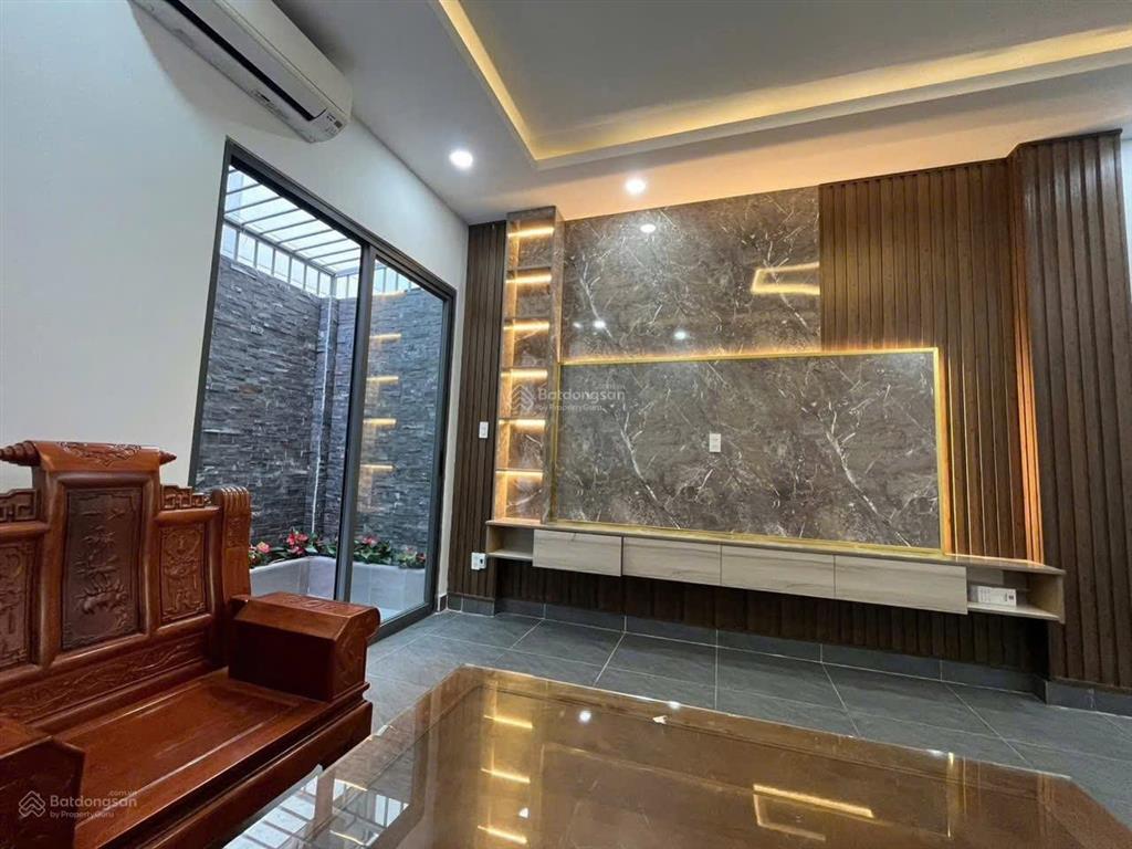 Nhà mới ngay công viên 4x20  4 tầng full nội thất giá 10 tỷ 900 thương lượng