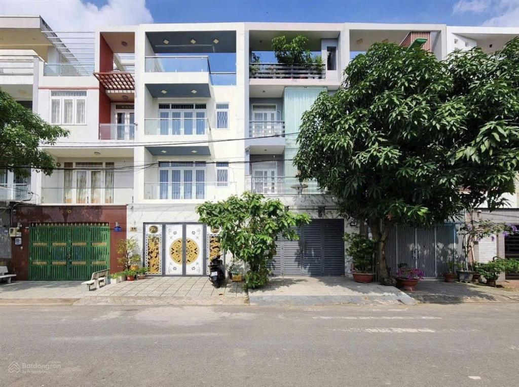 Nhà xây mới 4 tầng full nội thất 5x20 khu ao sen ngay aeon mall chỉ 15.5 tỷ tl