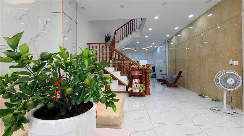Nhà xây mới 4 tầng full nội thất 5x20 khu ao sen ngay aeon mall chỉ 15.5 tỷ tl