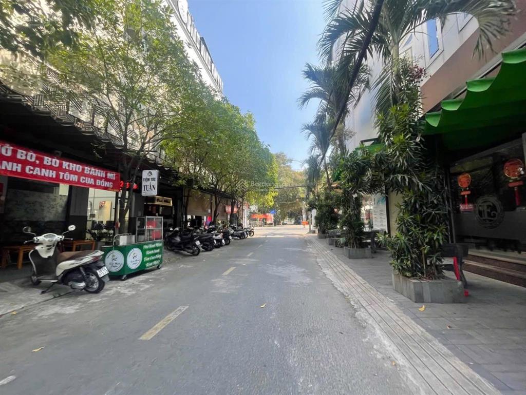 Nhà xây mới có thang máy (4.5x20) 5 tầng trung tâm kdc tên lửa chỉ 14.5 tỷ tl