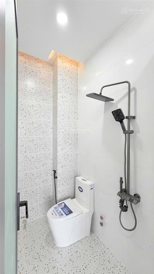 Nhà xây mới có thang máy (4.5x20) 5 tầng trung tâm kdc tên lửa chỉ 14.5 tỷ tl