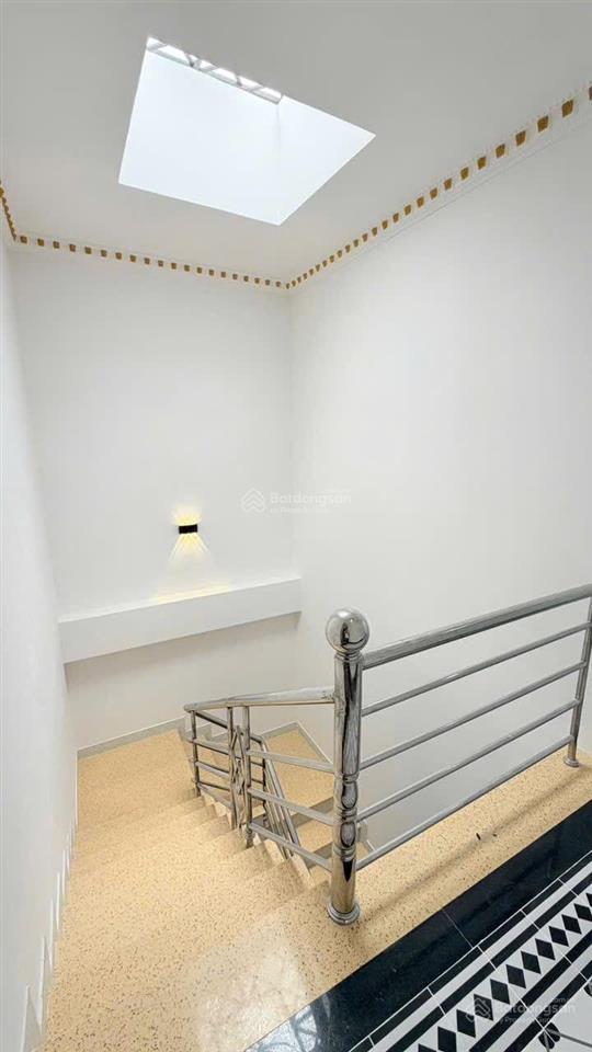 Nhà xây mới có thang máy (4.5x20) 5 tầng trung tâm kdc tên lửa chỉ 14.5 tỷ tl