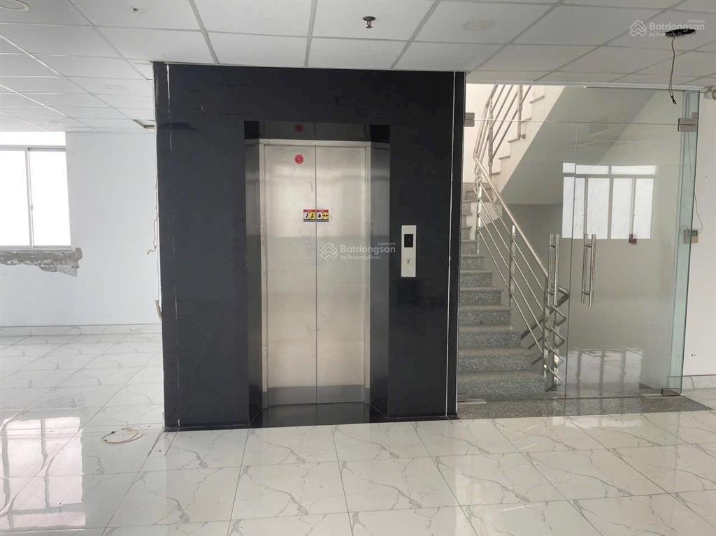 Biệt thự văn phòng 9x20 mặt tiền kinh doanh có thang máy + hầm + 5 tầng kdc tên lửa 37 tỷ tl