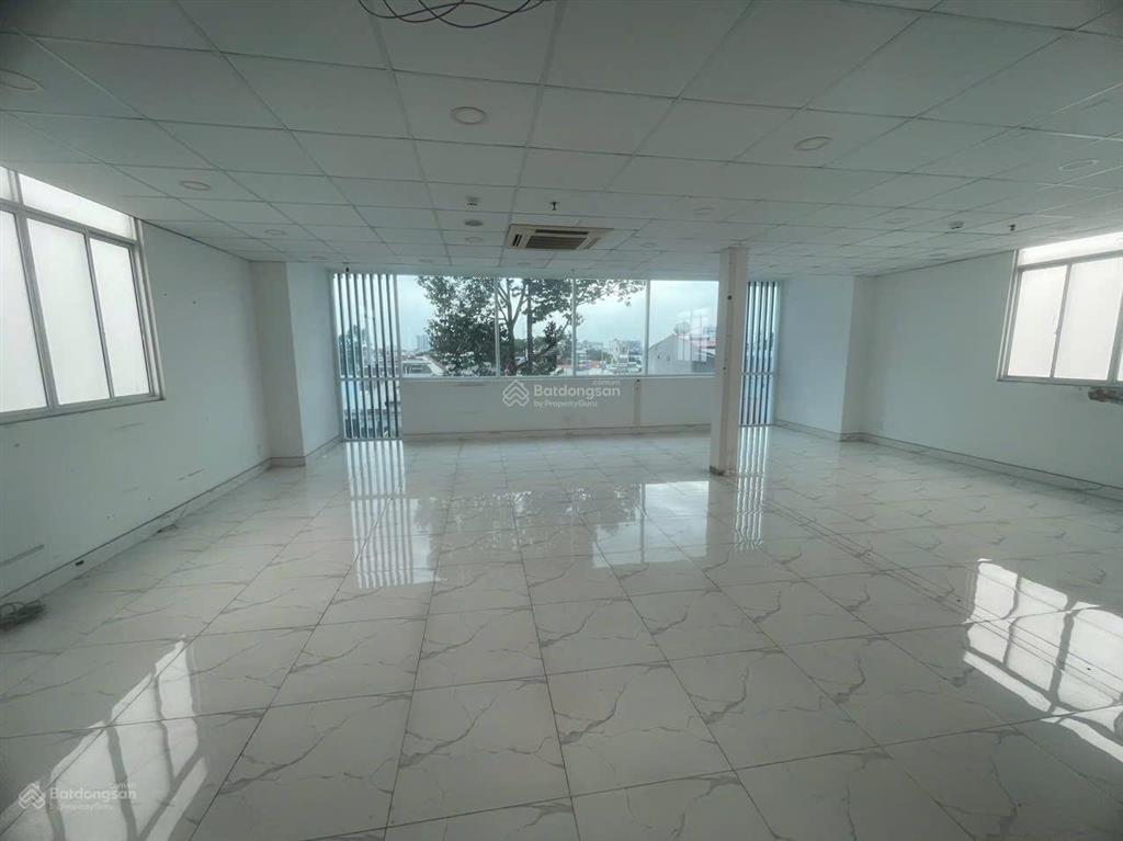 Biệt thự văn phòng 9x20 mặt tiền kinh doanh có thang máy + hầm + 5 tầng kdc tên lửa 37 tỷ tl