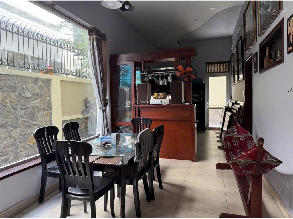 Biệt thự tên lửa  cạnh aeon bình tân 4 tầng 8x21 chỉ 20 tỷ