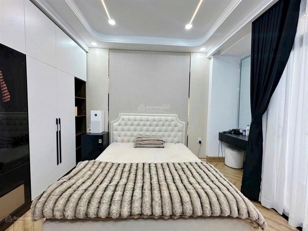 Nhà đẹp 5 tầng full nội thất + thang máy 4x23 chỉ 8.7 tỷ thương lượng