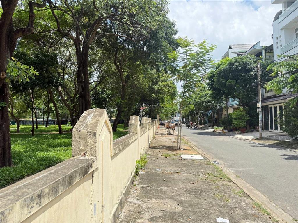 Đất wiew công viên tên lửa 10x20m  tiện xây mới phong thủy tốt giá 25.5 tỷ tl (có bán lẻ 5x20)
