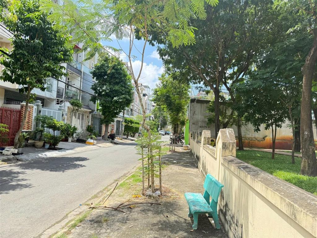 Đất wiew công viên tên lửa 10x20m  tiện xây mới phong thủy tốt giá 25.5 tỷ tl (có bán lẻ 5x20)