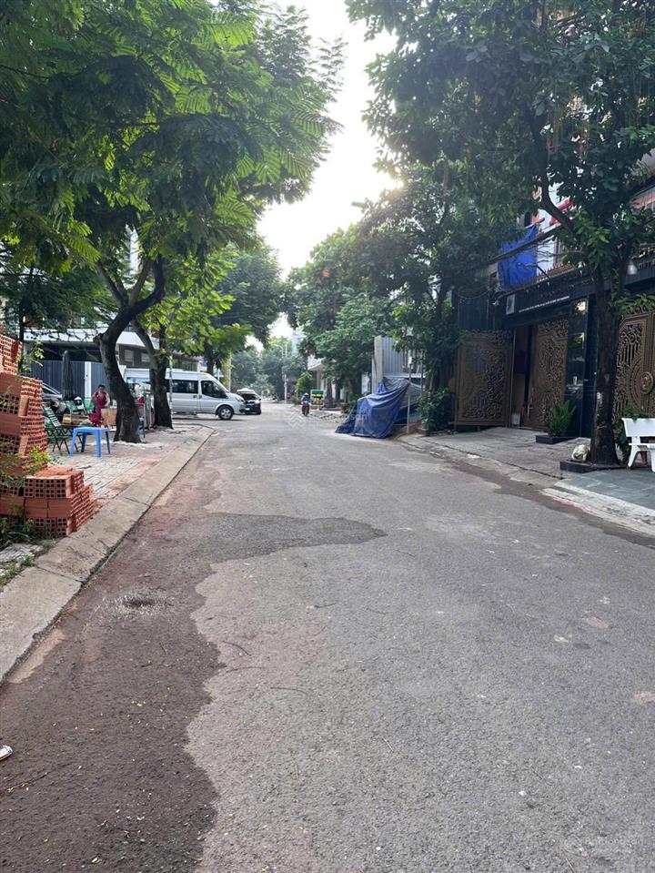 Đất khu ao sen tên lửa 5x20m  100m2. giá 11.5 tỷ. vị trí đẹp, cách aeon mall 100m.