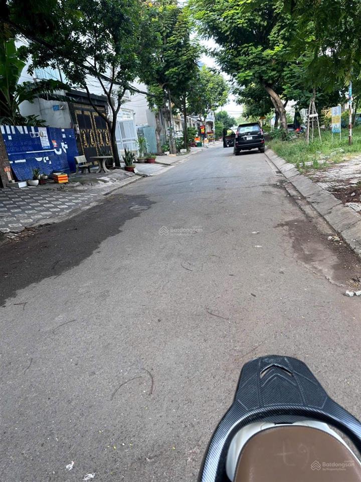 Đất khu ao sen tên lửa 5x20m  100m2. giá 11.5 tỷ. vị trí đẹp, cách aeon mall 100m.