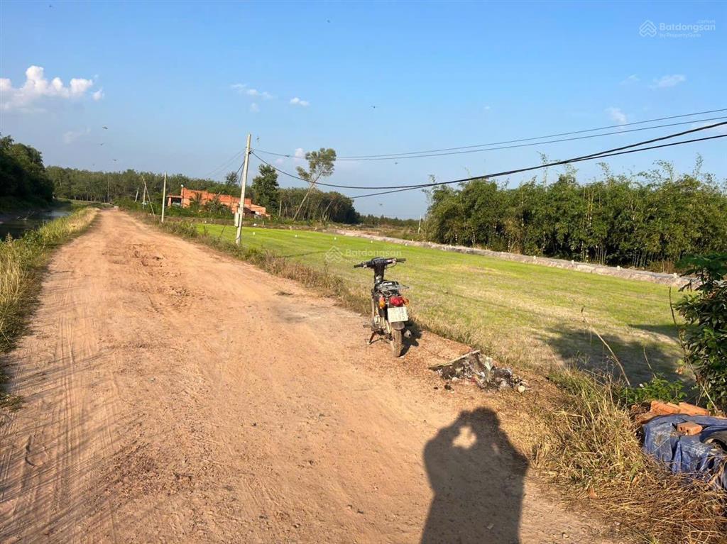 Bán đất đường xe hơi dương minh châu  5x35m có 155m2 thổ cư, giá 250 triệu