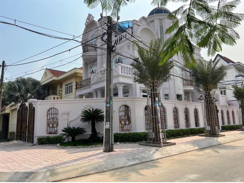 Lâu đài 270m2  căn góc view công viên khu ao sen aeon tên lửa thang máy + full nội thất 51 tỷ