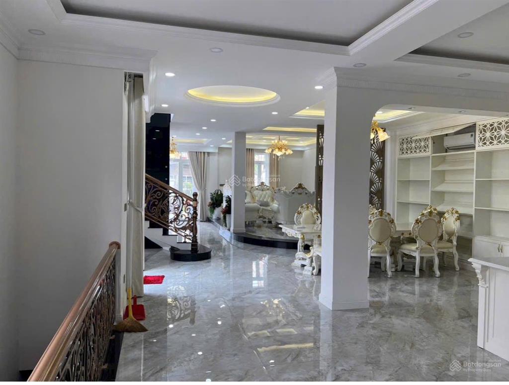 Lâu đài 270m2  căn góc view công viên khu ao sen aeon tên lửa thang máy + full nội thất 51 tỷ