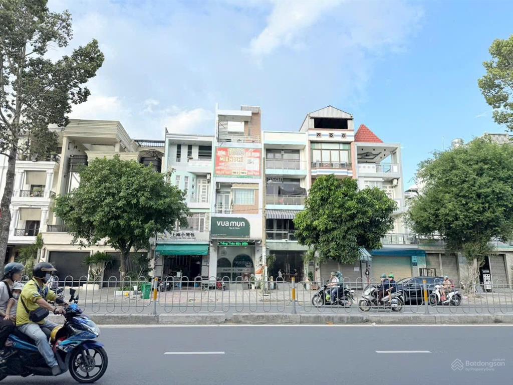 Siêu phẩm hiếm có 270m2  4 tầng đường tên lửa ngang 13.5 x 20m kinh doanh đỉnh  giá 60 tỷ tl