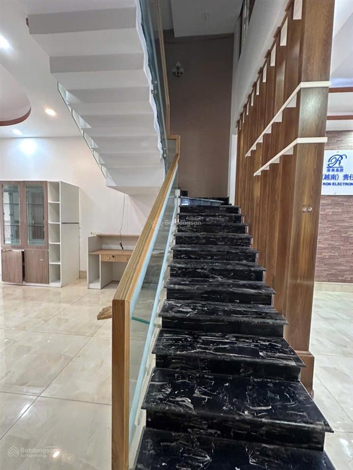 Khu ao sen đối diện aeon mall 100m2  full máy lạnh 35 triệu