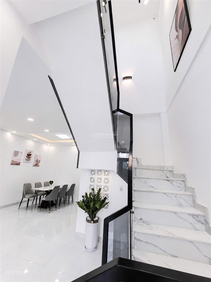 Nhà 1 lầu xây mới full nội thất  6x8.5m  đường tên lửa giá 5.78 tỷ thương lượng