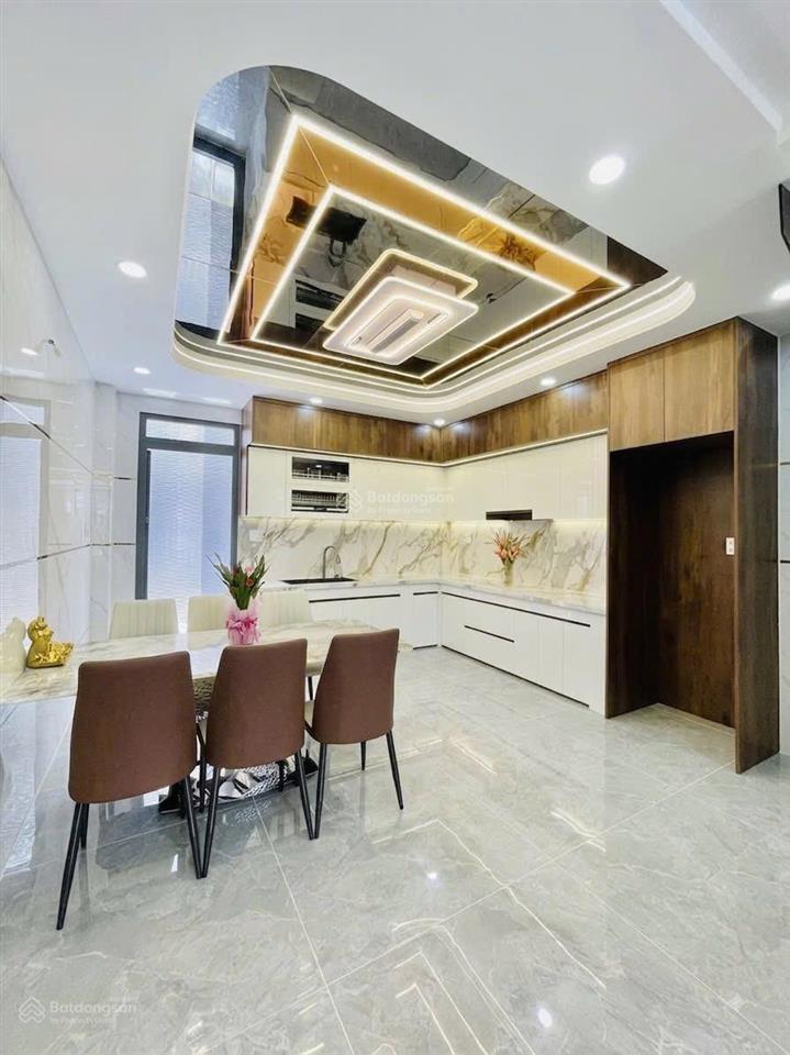 Siêu phẩm đường tên lửa 5 tầng thang máy 4.3x19m  full nội thất chỉ 10.2 tỷ thương lượng