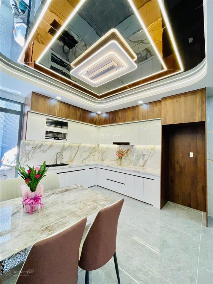 Siêu phẩm đường tên lửa 5 tầng thang máy 4.3x19m  full nội thất chỉ 10.2 tỷ thương lượng