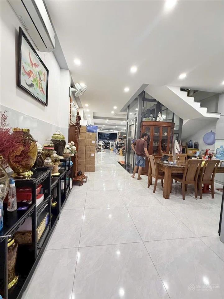 Siêu phẩm kinh doanh 6x20  4 tầng nhà đẹp có thang máy giáp tên lửa  aeon mall  giá 15,5 tỷ