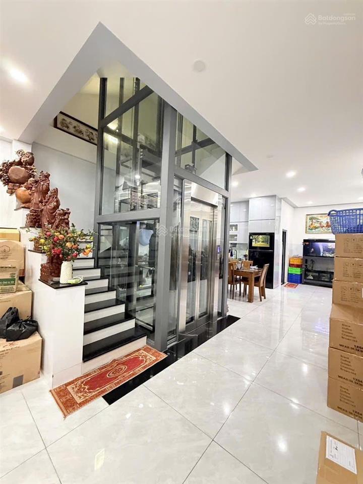 Siêu phẩm kinh doanh 6x20  4 tầng nhà đẹp có thang máy giáp tên lửa  aeon mall  giá 15,5 tỷ