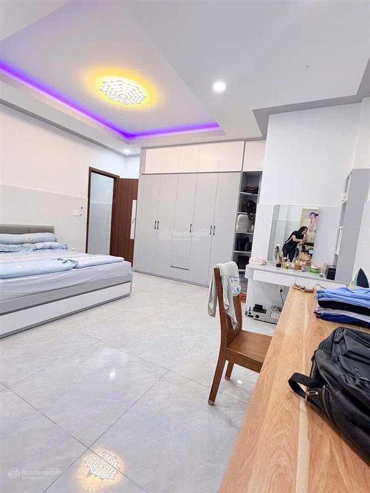 Siêu phẩm kinh doanh 6x20  4 tầng nhà đẹp có thang máy giáp tên lửa  aeon mall  giá 15,5 tỷ