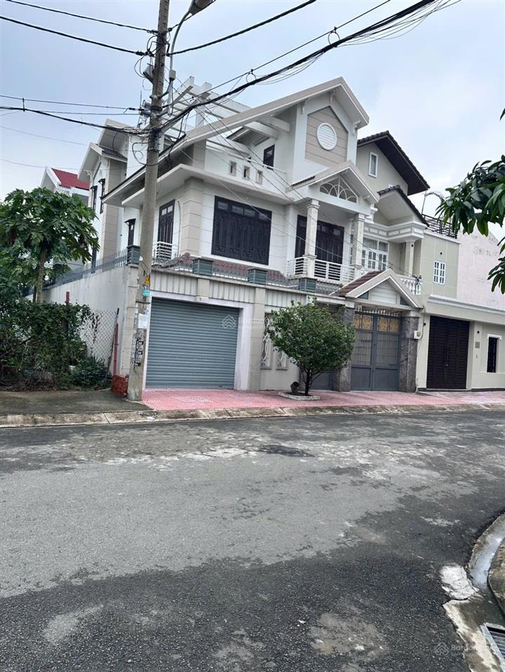 Biệt thự sân vườn đối diện công viên khu ao sen tên lửa [11x20m] 4 tầng full nội thất 32 tỷ
