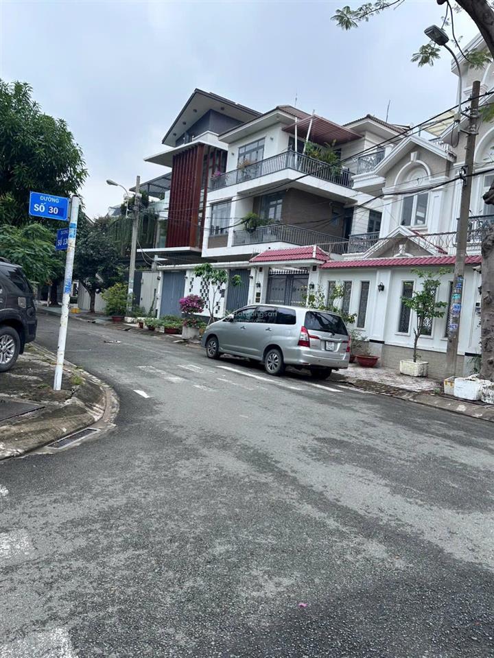 Biệt thự sân vườn đối diện công viên khu ao sen tên lửa [11x20m] 4 tầng full nội thất 32 tỷ