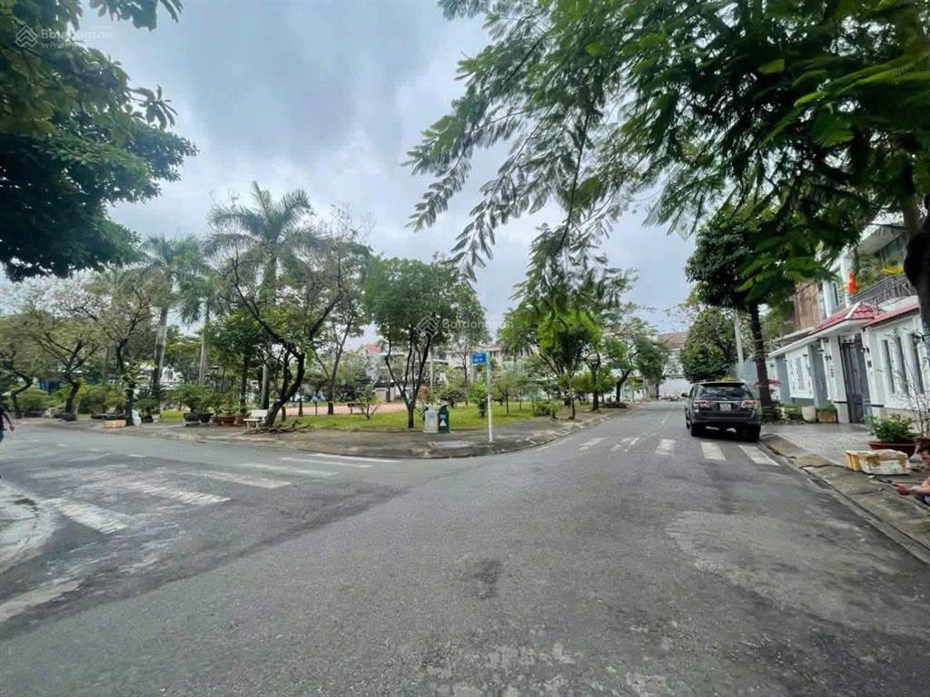 Biệt thự sân vườn đối diện công viên khu ao sen tên lửa [11x20m] 4 tầng full nội thất 32 tỷ