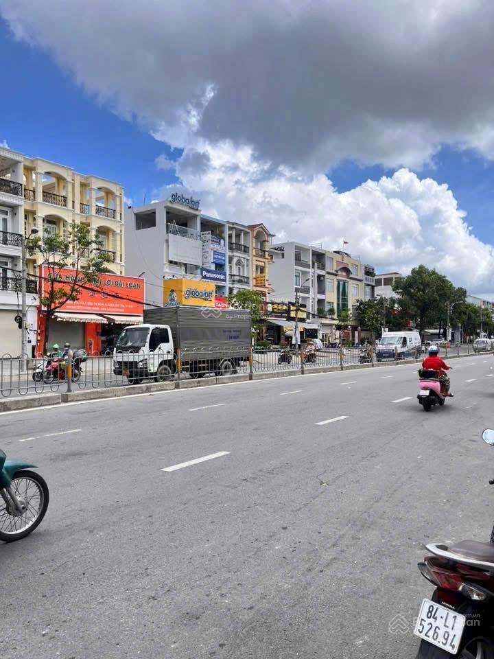 Siêu phẩm đường tên lửa  thang máy 5 tầng full nội thất, 9,9 tỷ, 4,3x19m  ô tô ngủ nhà