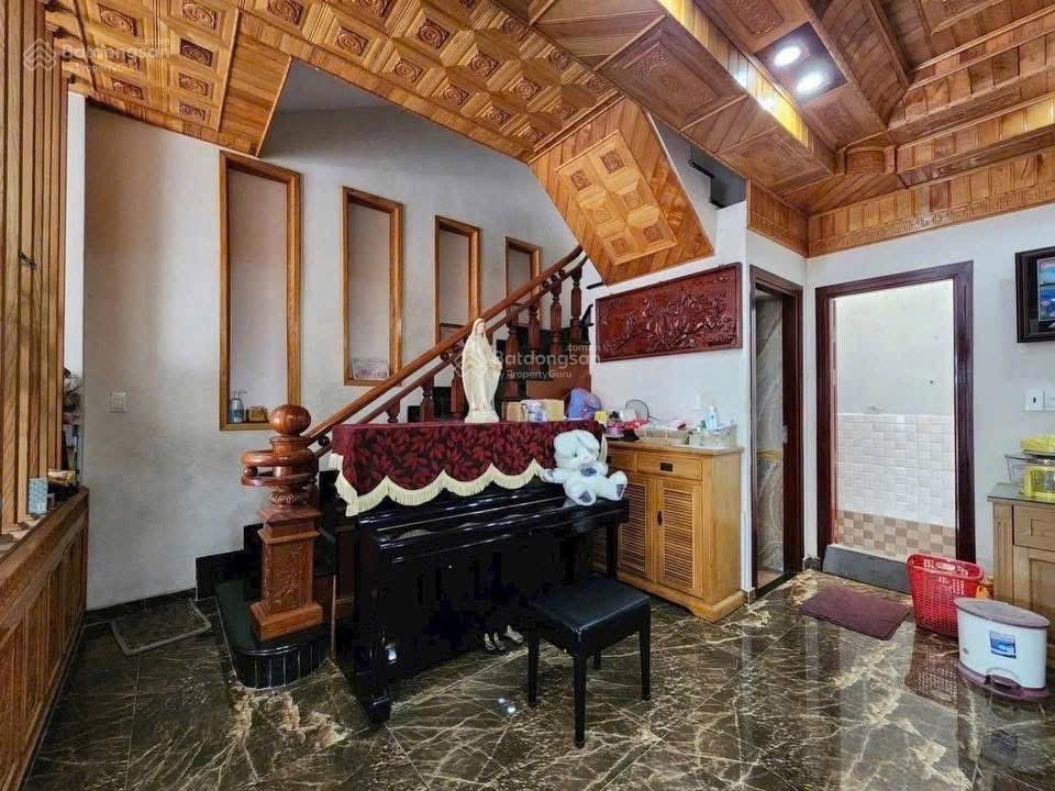 Biệt thự mới 8x13m  trệt 3 lầu mặt tiền khu tên lửa  giá 12.5 tỷ