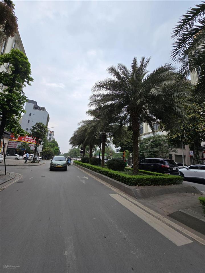 Lô góc 3 mt đường 30m kinh doanh đỉnh
63m, 3 mặt tiền thoáng
đường 30m, lưu lượng lớn
sẵn gpxd