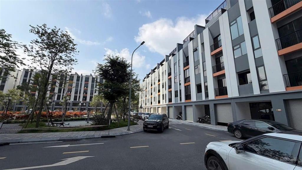 Liền kề nguyễn văn giáp hàm nghi trung tâm mỹ đình
108m 6 tầng mt 7m ô tô tránh vỉa hè