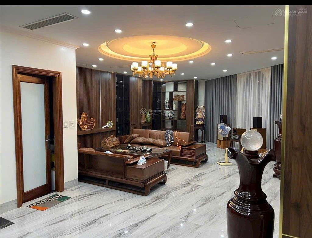 Lô góc 6 tầng thang máy hơn 17 tỷ!
lô góc 2 mặt thoáng, mặt tiền rộng, nội thất đẹp, thang máy hi