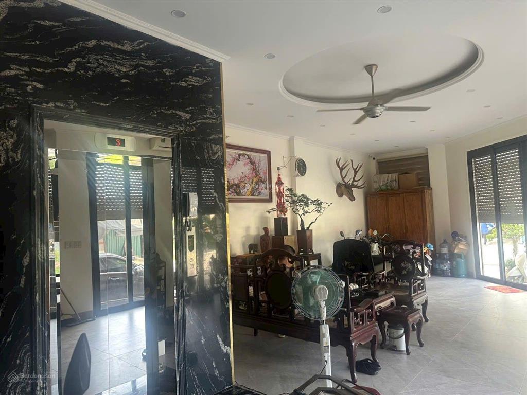 Lô góc 6 tầng thang máy hơn 17 tỷ!
lô góc 2 mặt thoáng, mặt tiền rộng, nội thất đẹp, thang máy hi