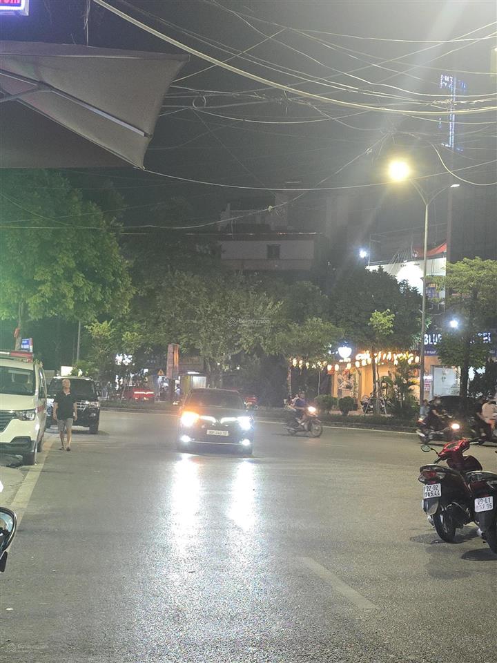 Anh chị cần tìm nhà mặt phố, thích tầm nhìn thoáng? tham khảo căn này! căn mặt phố mỹ đình có view