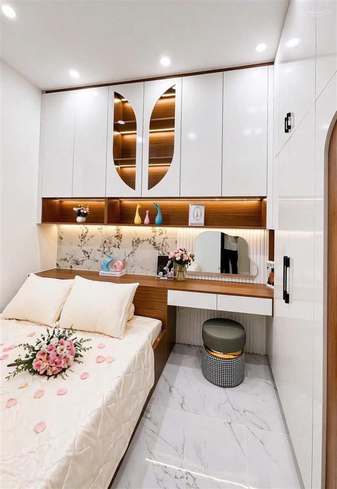 Bán nhà mới full nội thất tt q7, 4x14m, có phòng ngủ dưới trệt. chỉ 5,x tỷ tl