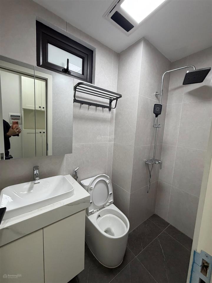Duy nhất 1 phòng ccmn xây mới, 24m2, ban công thang máy, tại ngã tư giảng võ  ngọc khánh, 5 tr/th.